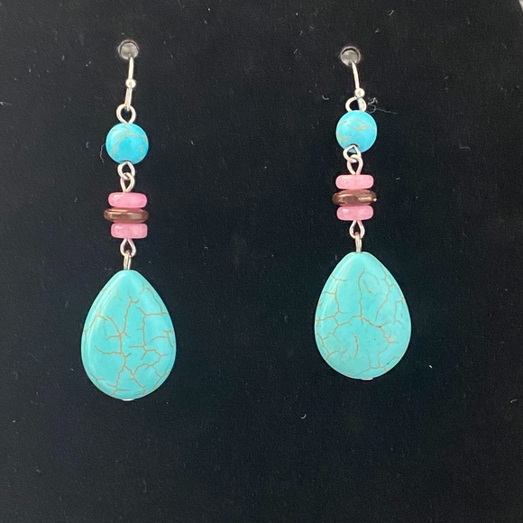 🎊3/$10🎊NWT Turquoise Blue Magnesite Bobo Earring - Picture 2 of 4